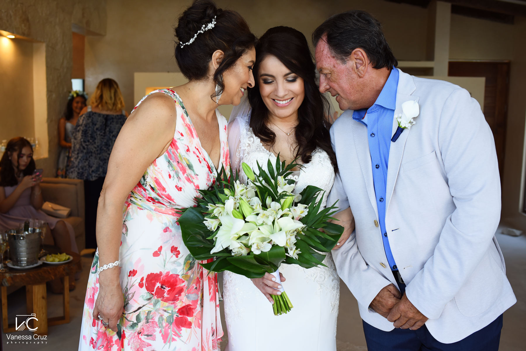 Bride with mom and dad emotional moment Blue Venado Mexico